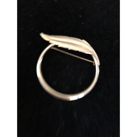 STUNNING VINTAGE ESTATE GOLD TONE CIRCLE LEAF 3" BROOCH - Picture 3 of 6